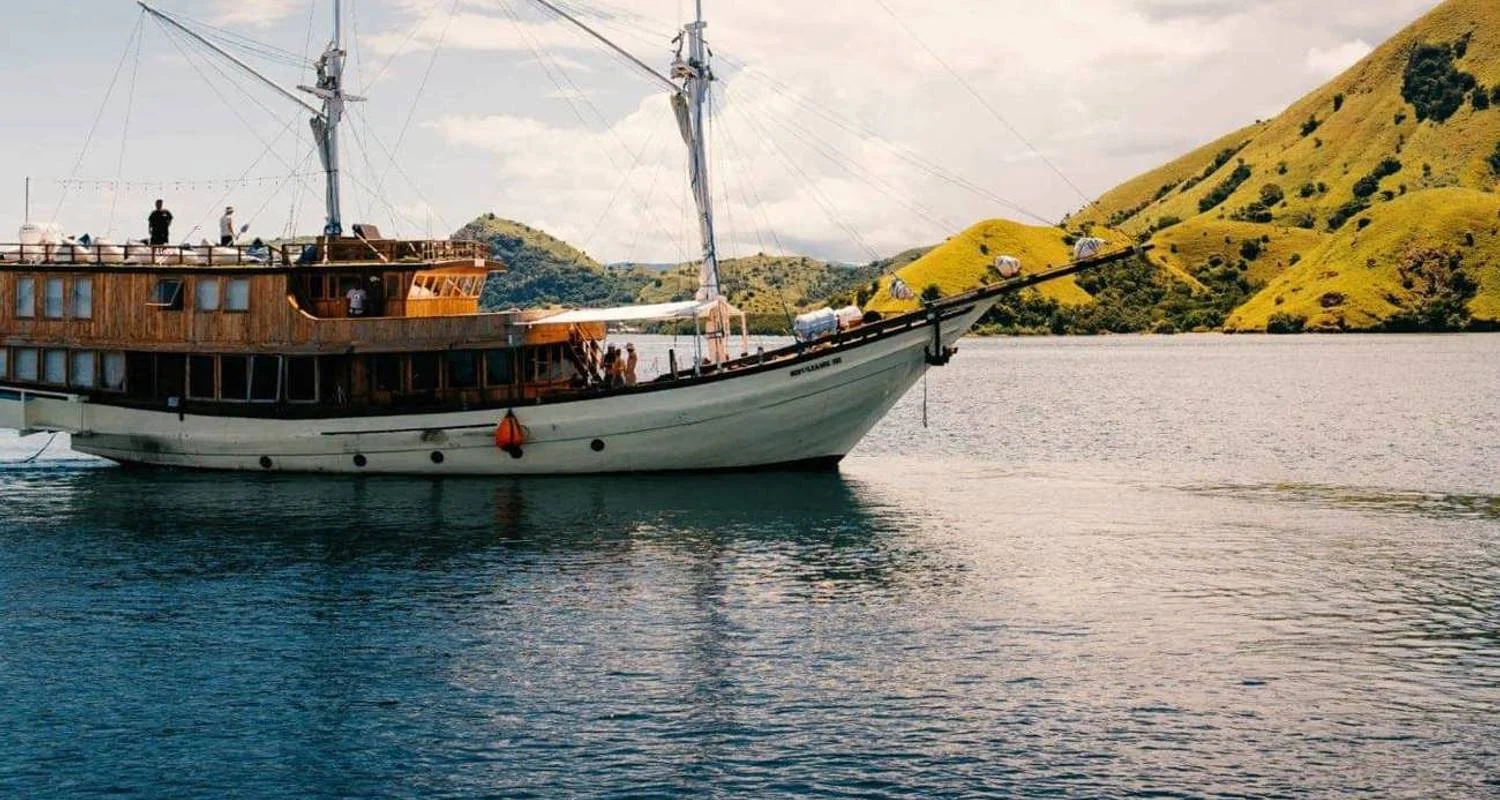 Explore Komodo & Flores Sail for 6 days with Contiki and discover unforgettable experiences - Photo 2