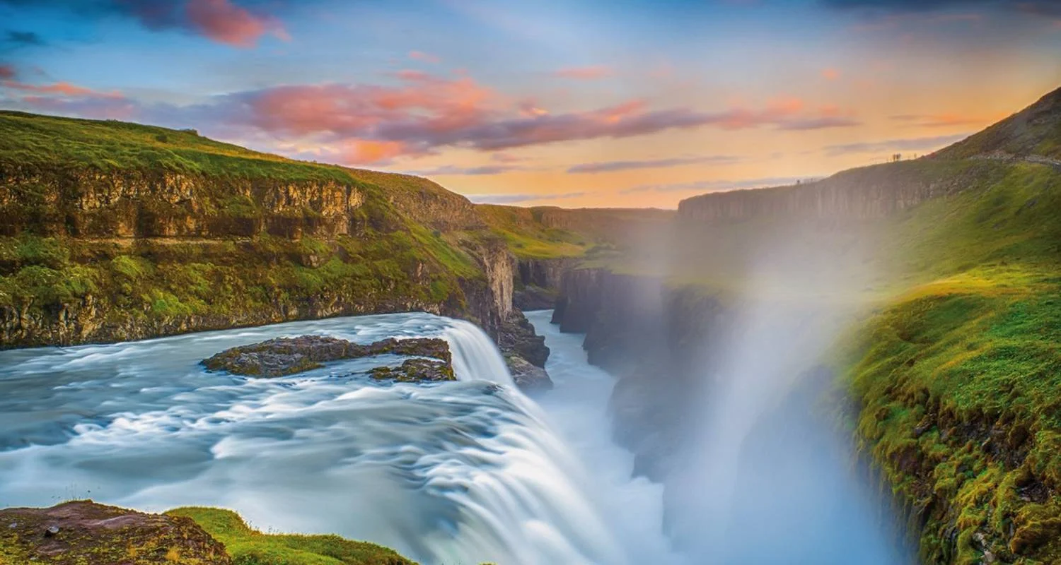 Explore South West Iceland in vacation homes for 8 days with DERTOUR and discover unforgettable experiences - Photo 2